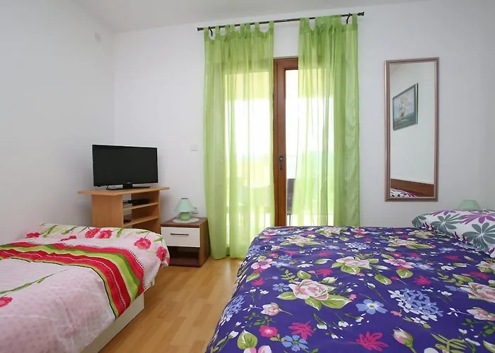 App For 5 Persons, Big Terrace, 2 Bdr, 299 * Rabac