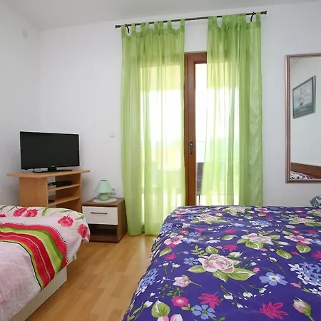 App For 5 Persons, Big Terrace, 2 Bdr, 299 * Rabac