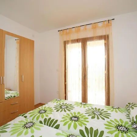 App For 5 Persons, Big Terrace, 2 Bdr, 299 Apartment